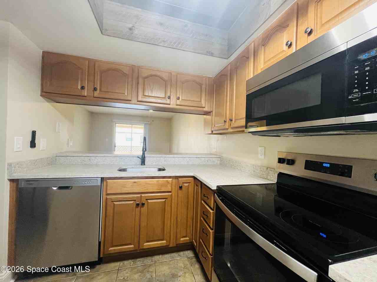 2963 Sir Hamilton Cir #8 - Photo 3 of 12