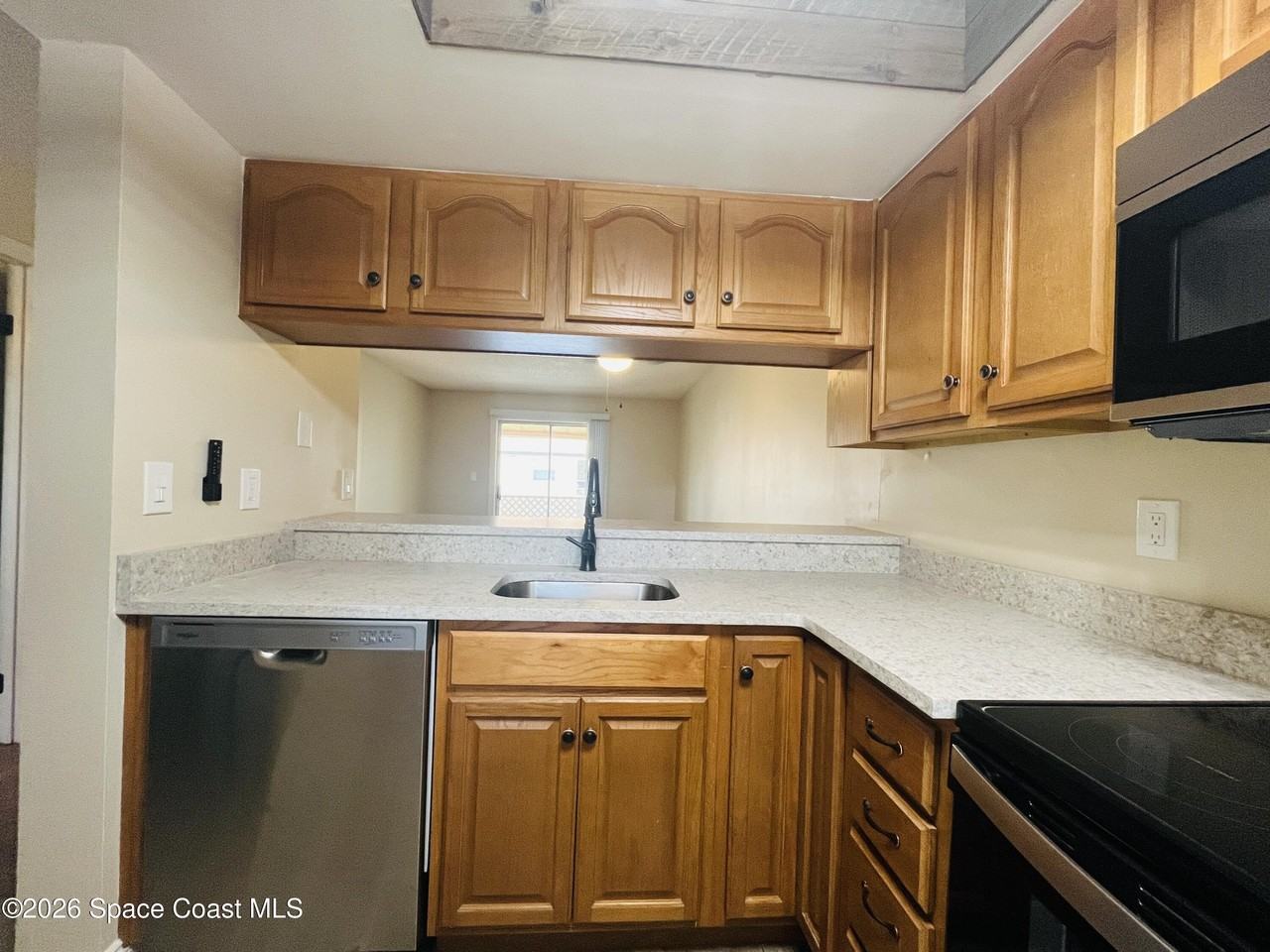 2963 Sir Hamilton Cir #8 - Photo 4 of 12
