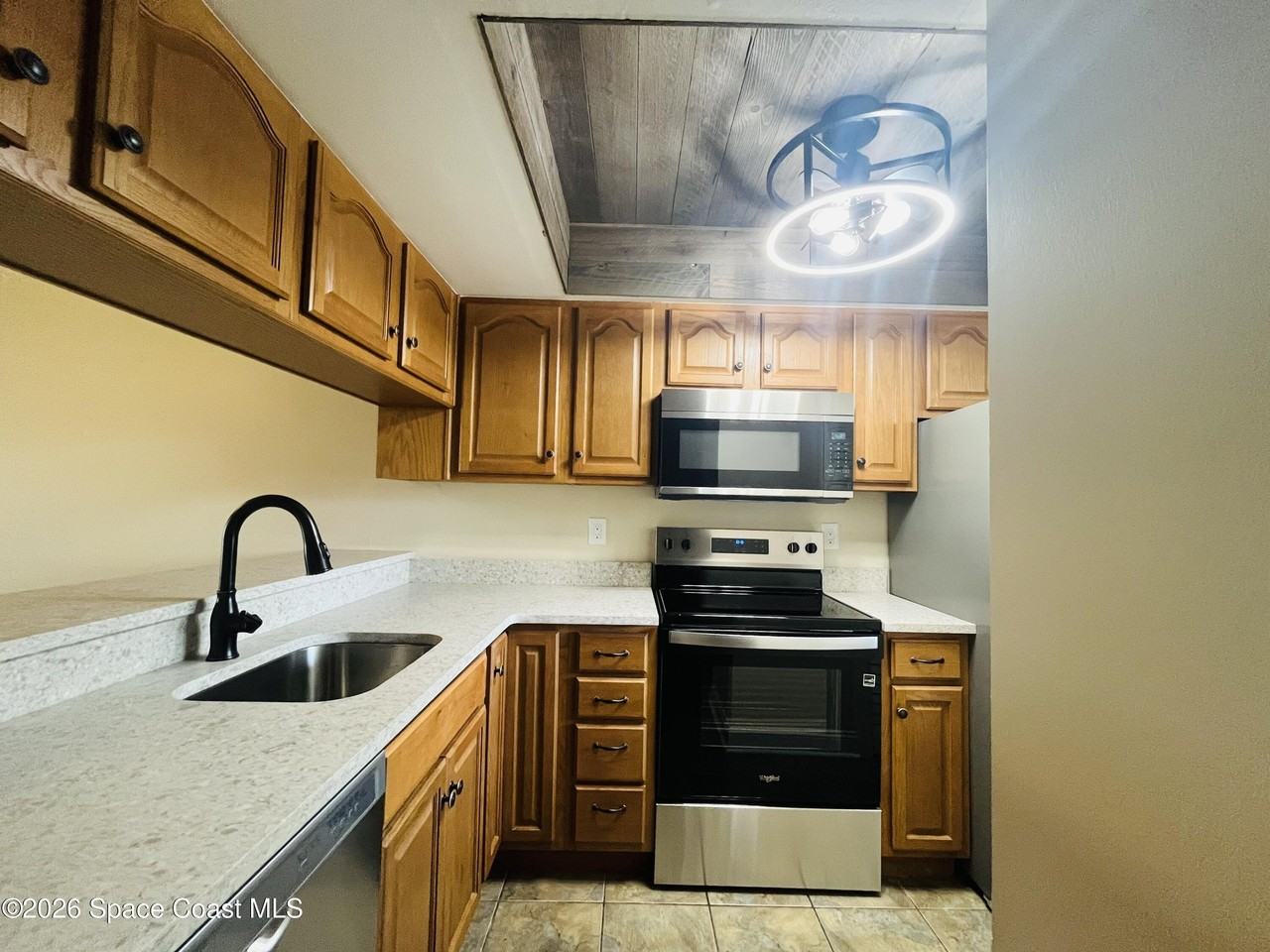 2963 Sir Hamilton Cir #8 - Photo 5 of 12