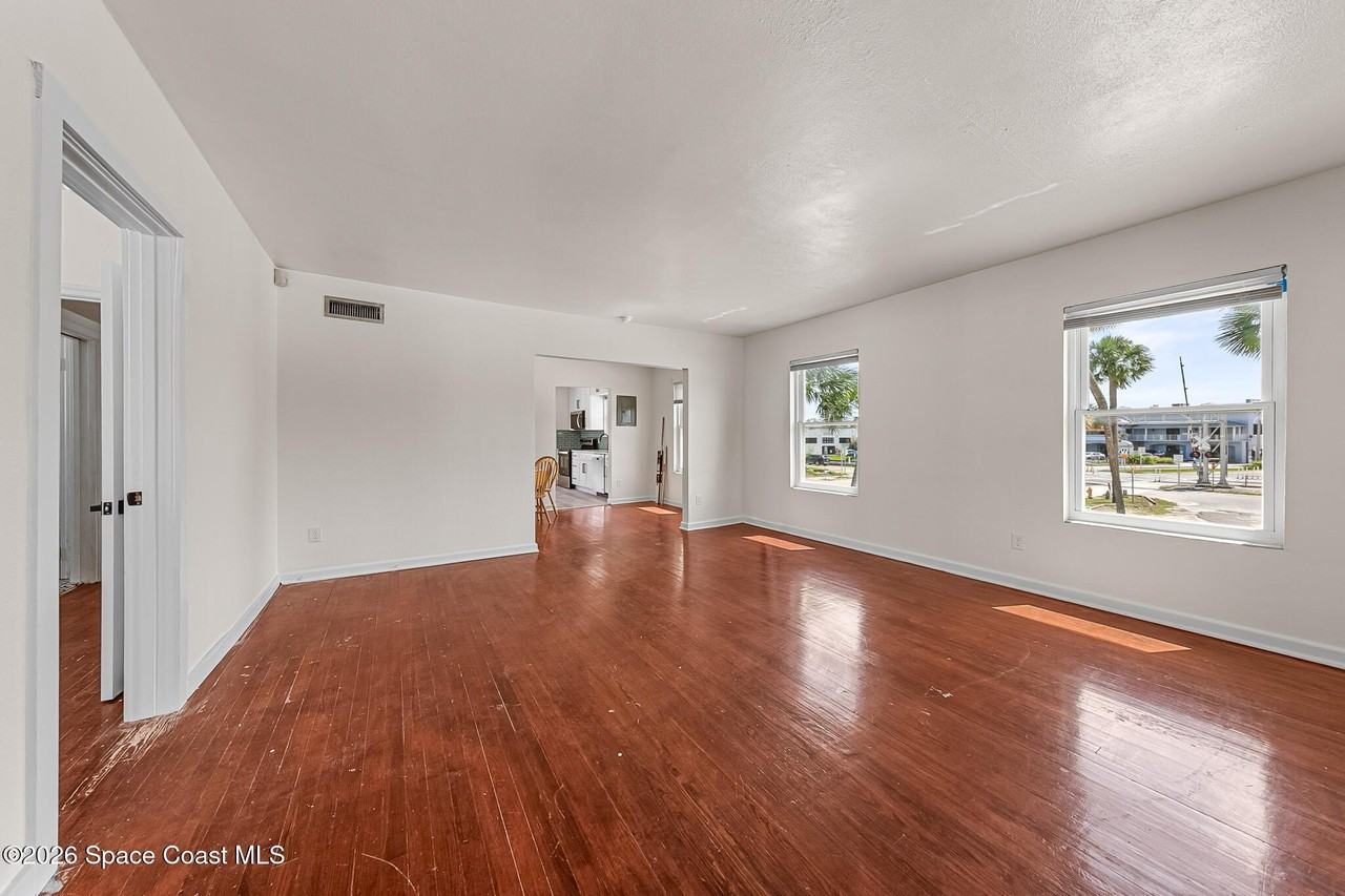 1008 E Strawbridge Ave - Photo 5 of 32