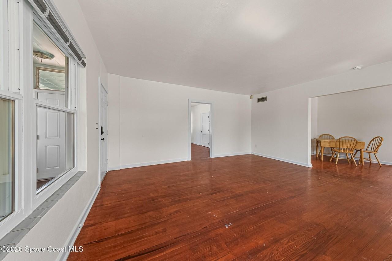 1008 E Strawbridge Ave - Photo 6 of 32