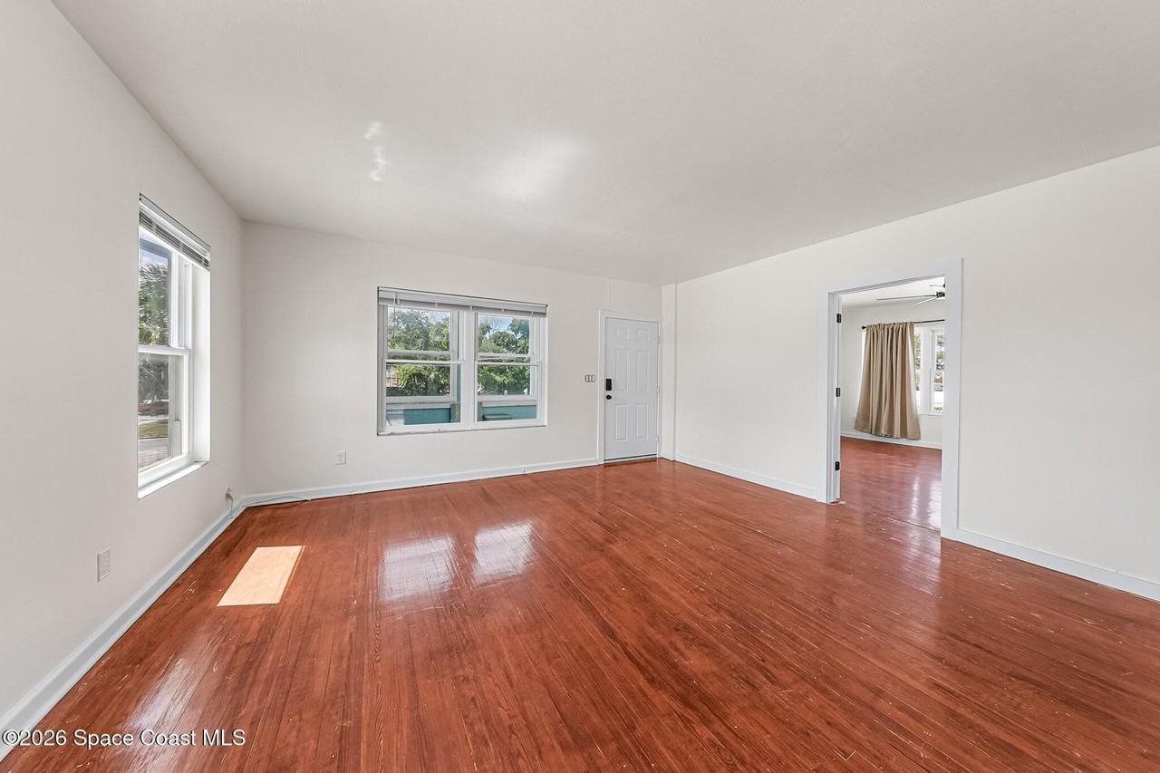 1008 E Strawbridge Ave - Photo 7 of 32