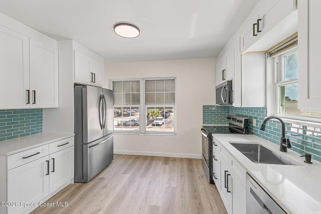 1008 E Strawbridge Ave - Photo 2 of 32