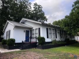 featured image of 420 Willow Ave #A