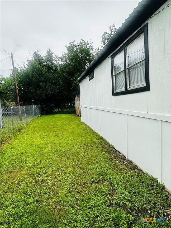 217 E Schulz St - Photo 3 of 17