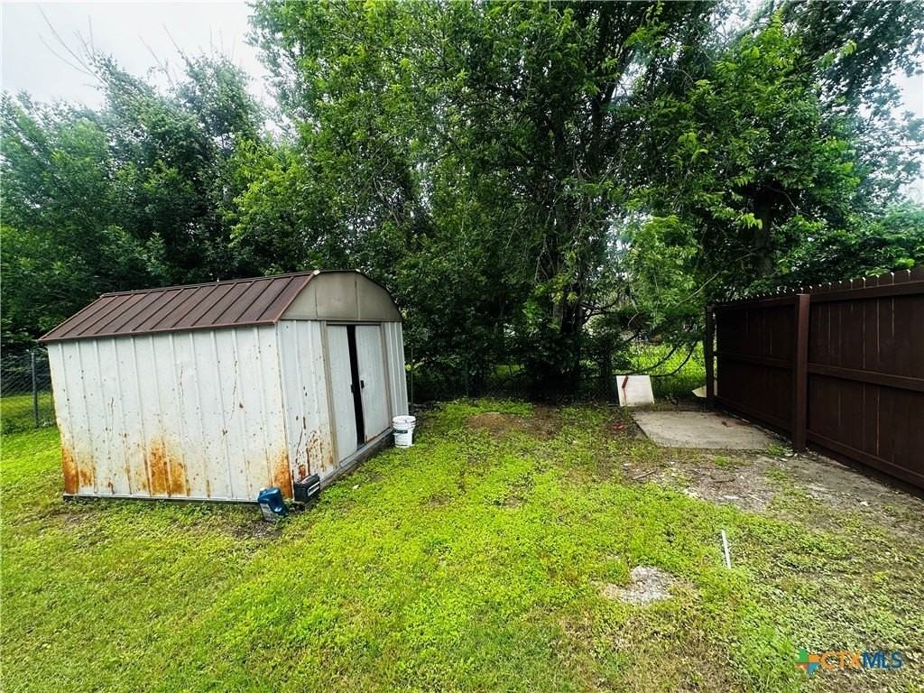 217 E Schulz St - Photo 5 of 17