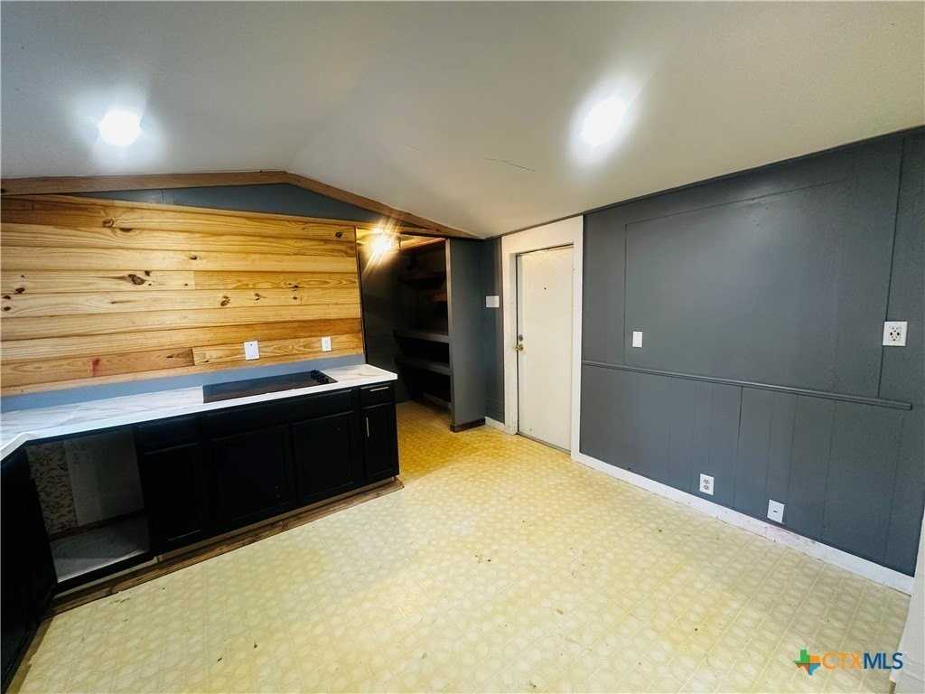 217 E Schulz St - Photo 6 of 17