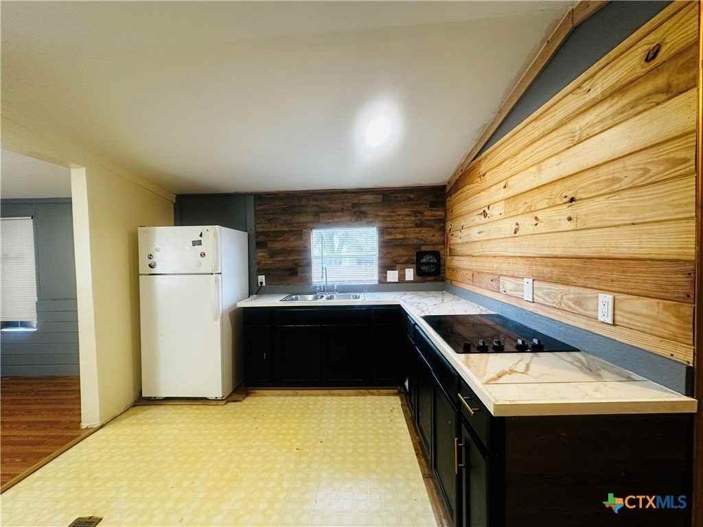 217 E Schulz St - Photo 7 of 17