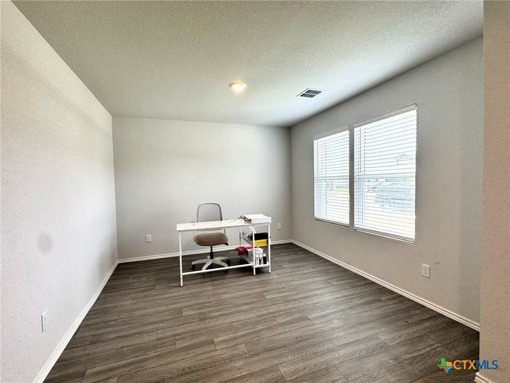 404 Jean St - Photo 3 of 15