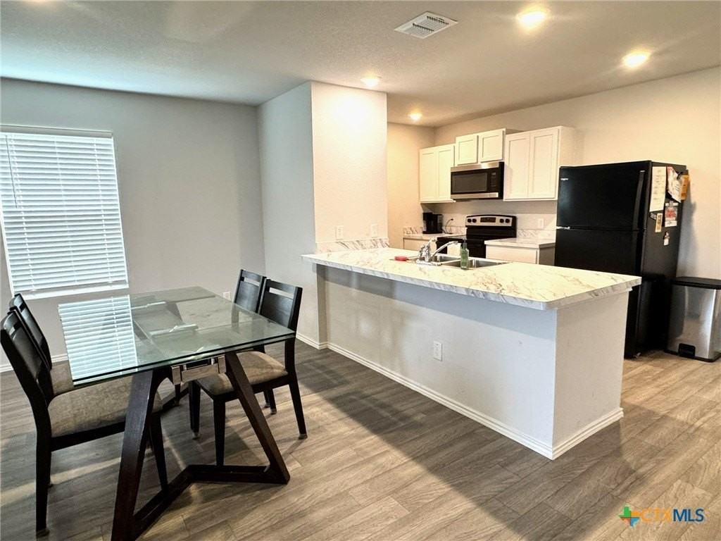404 Jean St - Photo 4 of 15
