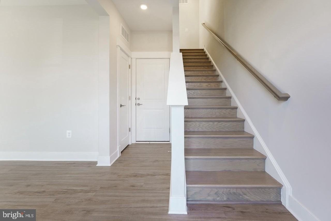 945 Sycamore Dr Se - Photo 4 of 34