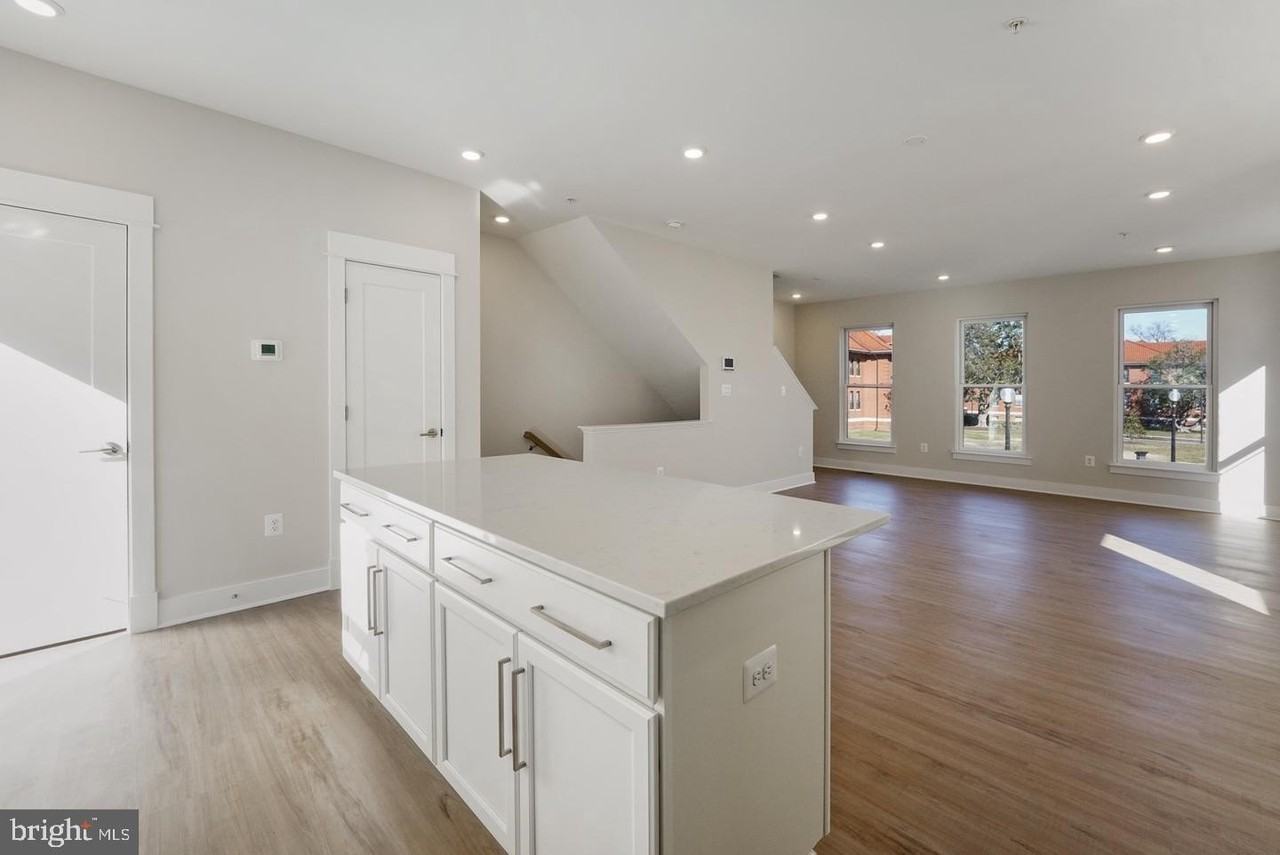 945 Sycamore Dr Se - Photo 7 of 34