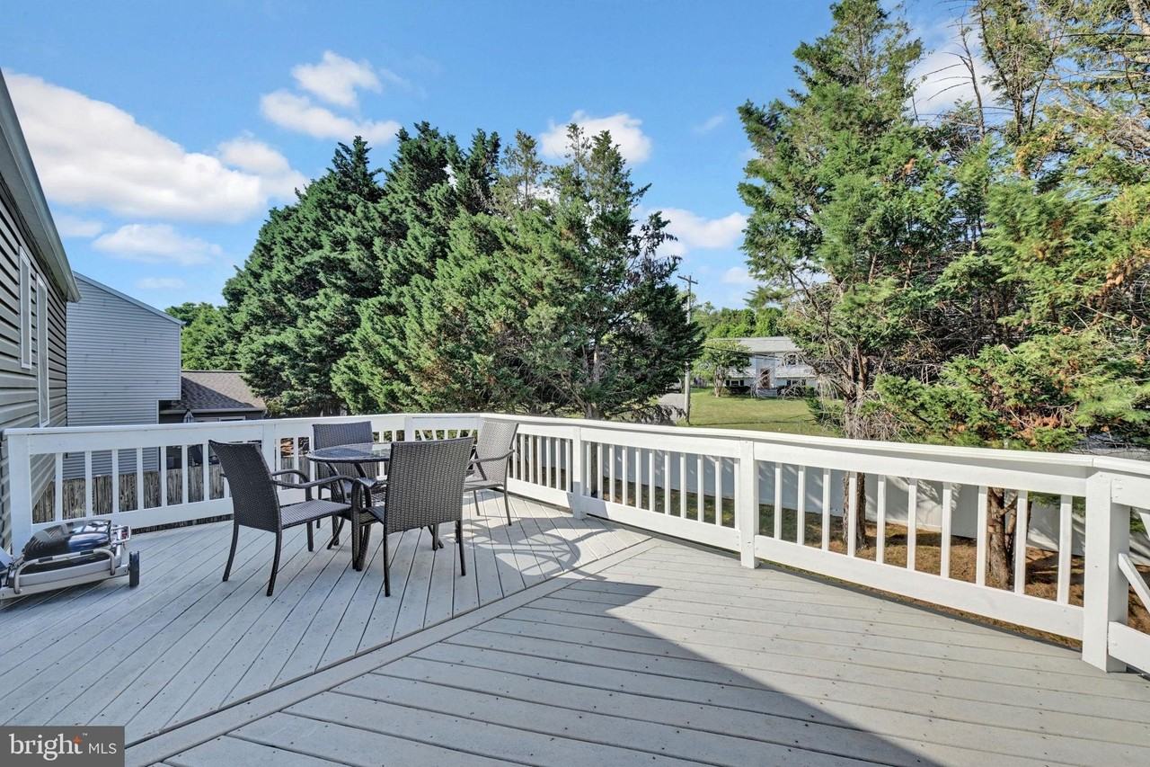350 Long Meadow Way - Photo 3 of 28
