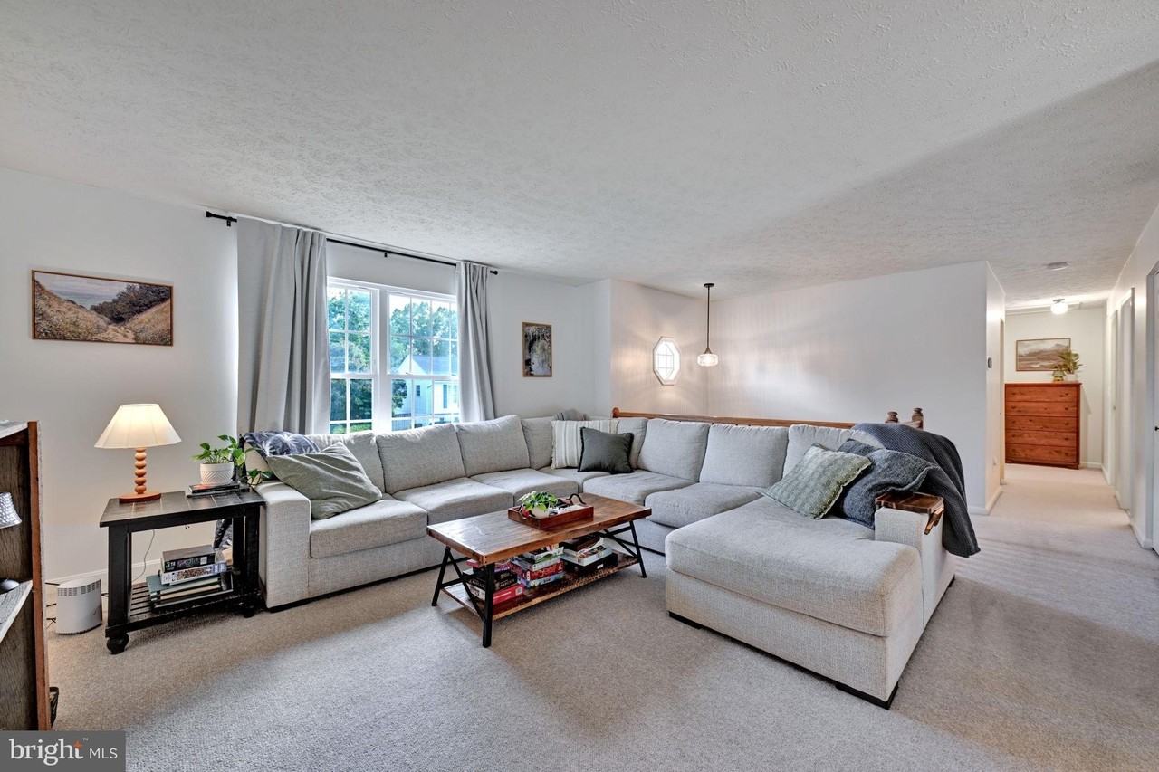 350 Long Meadow Way - Photo 6 of 28