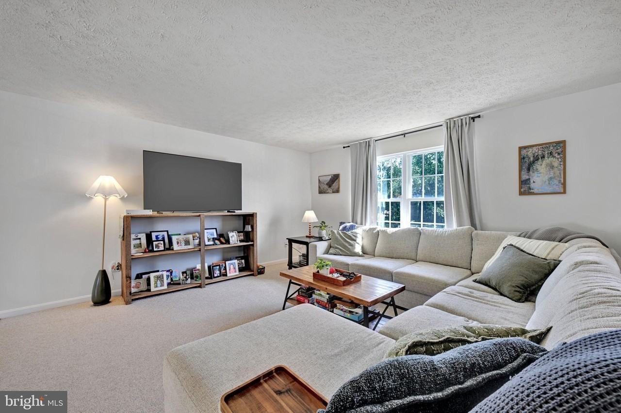 350 Long Meadow Way - Photo 7 of 28