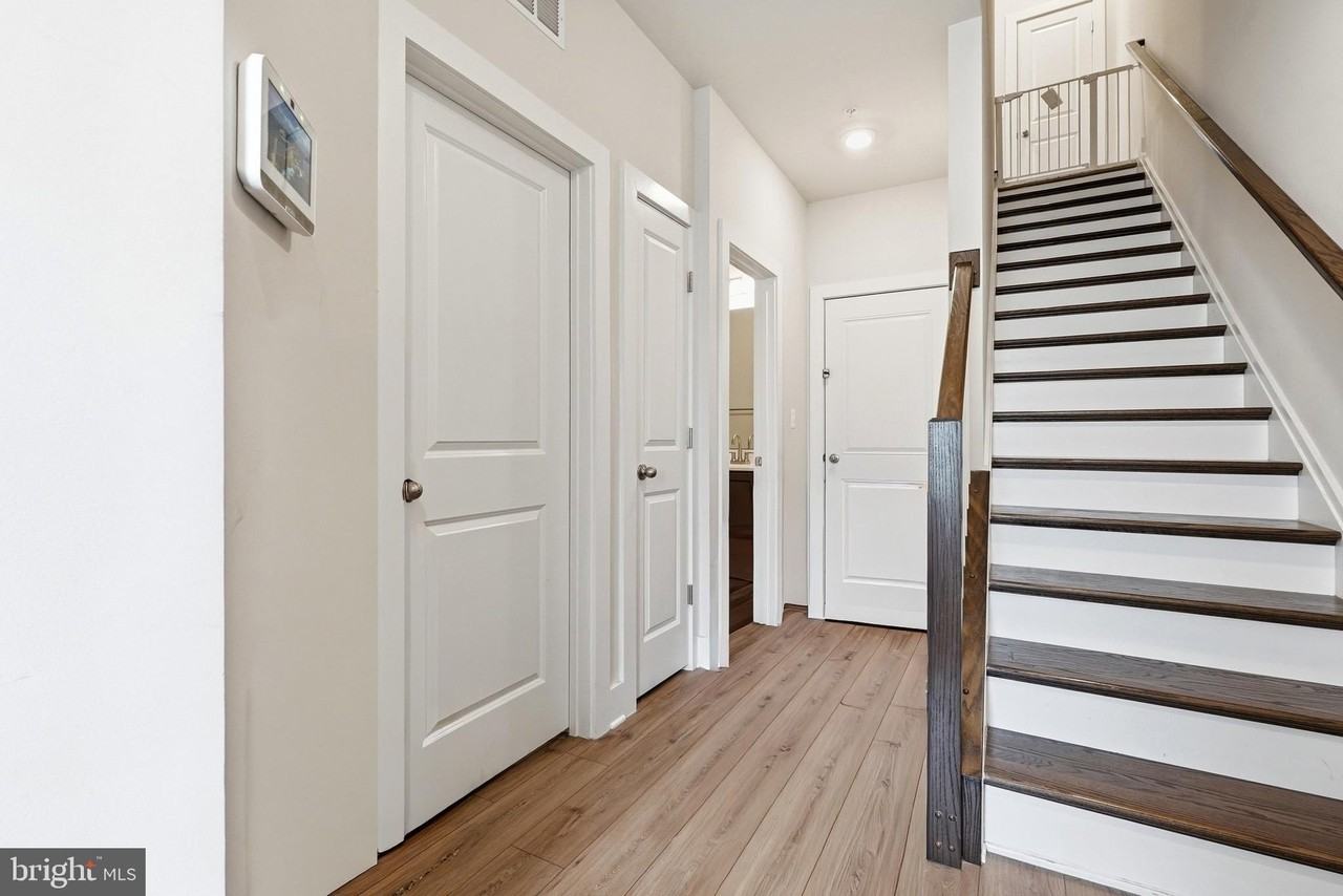153 Locke St - Photo 6 of 39