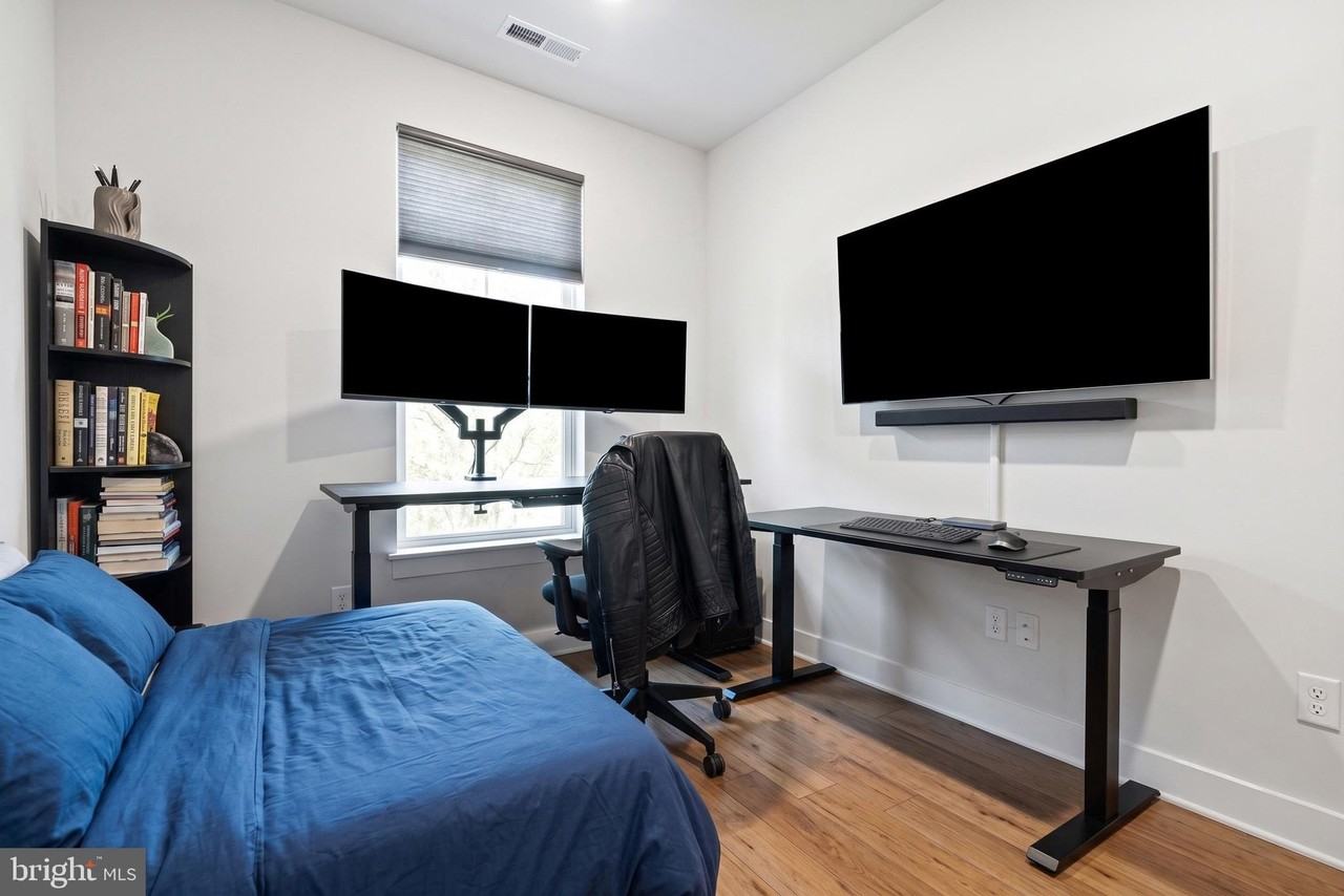 153 Locke St - Photo 7 of 39