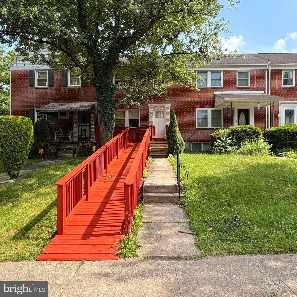 909 E Lake Ave #2