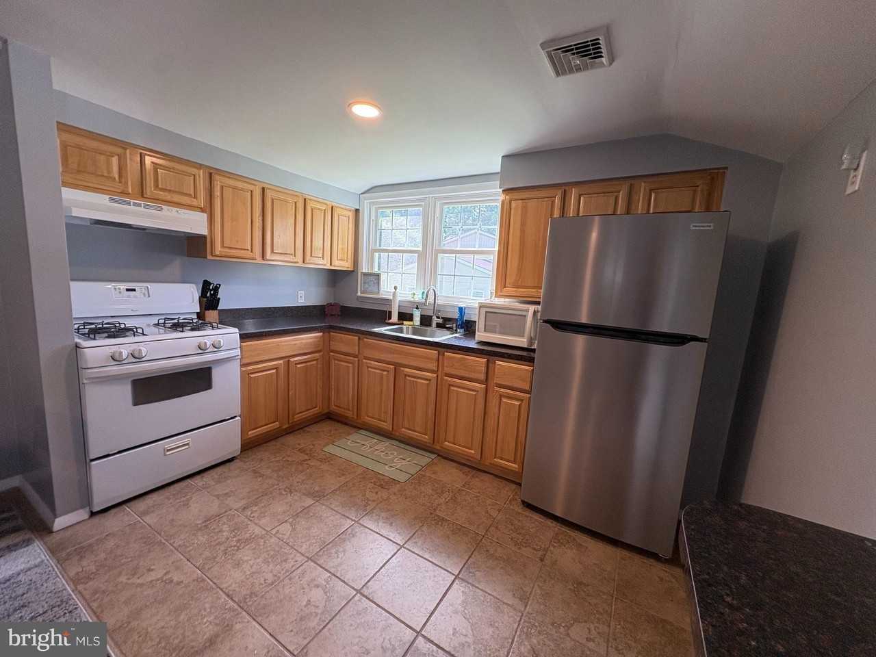 128 Hollywood Beach Rd - Photo 4 of 20