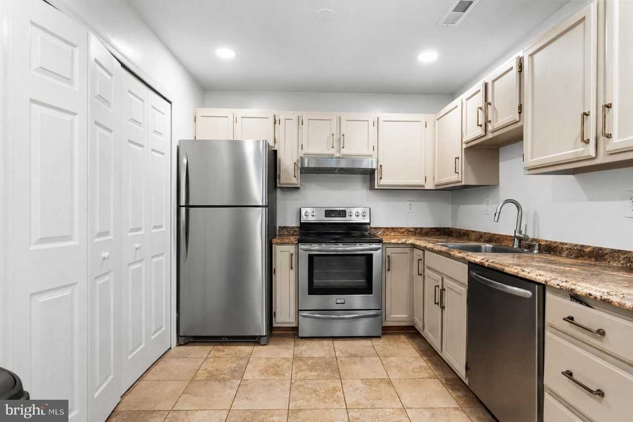 3218 Westdale Ct - Photo 2 of 30