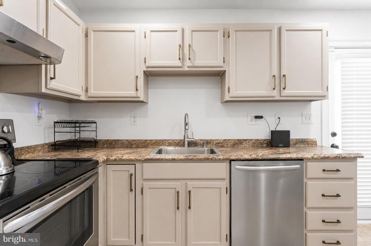 3218 Westdale Ct - Photo 3 of 30