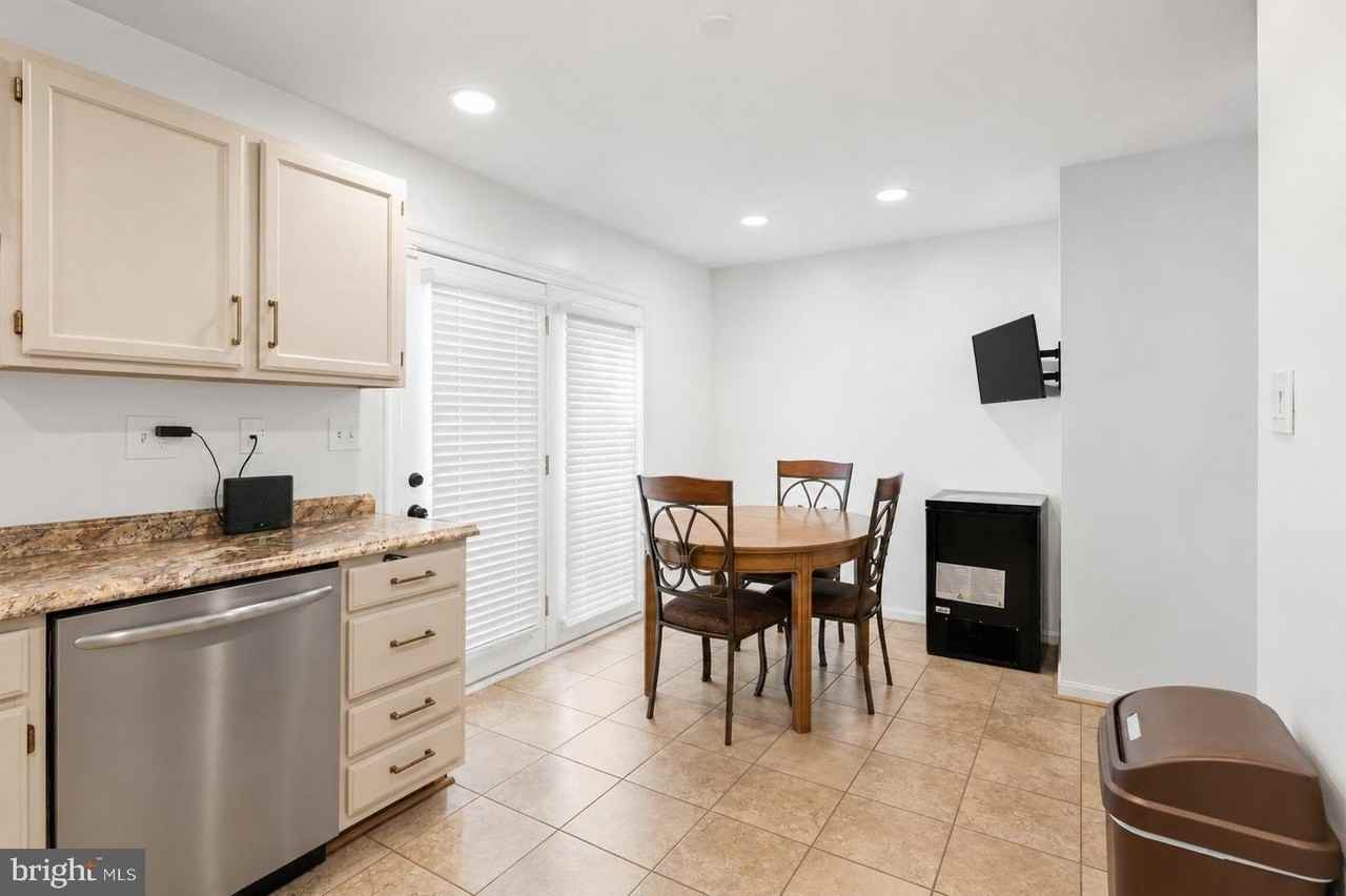 3218 Westdale Ct - Photo 4 of 30
