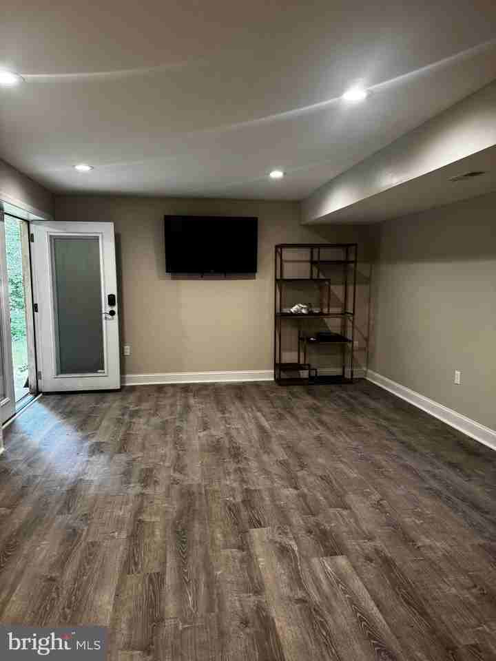 7656 Kindler Rd - Photo 5 of 18