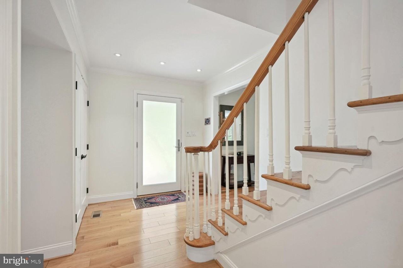 4208 Maple Ter - Photo 2 of 31