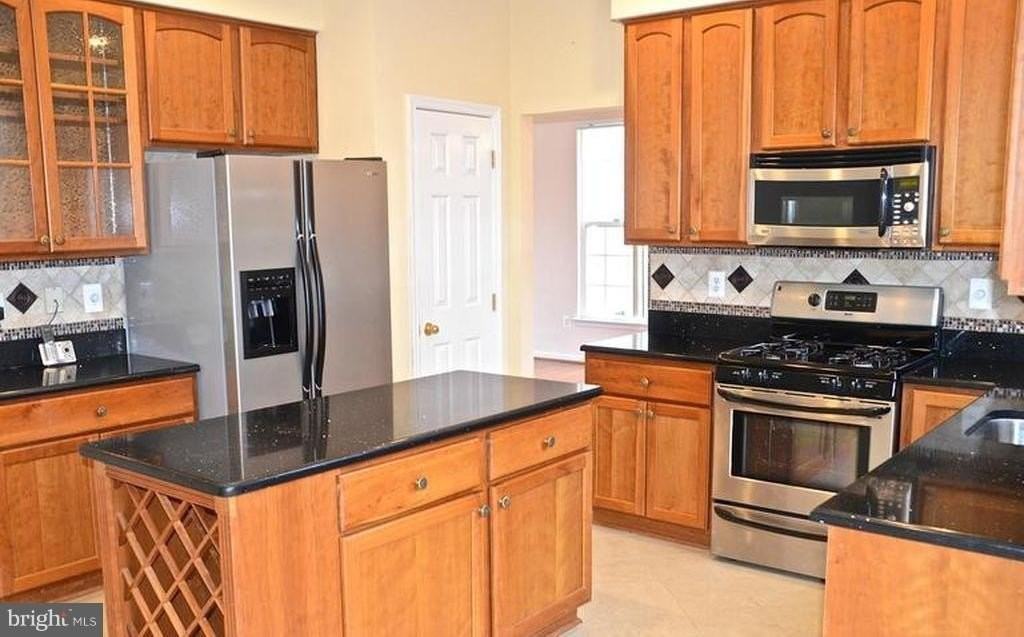 21323 Village Green Cir - Photo 2 of 16