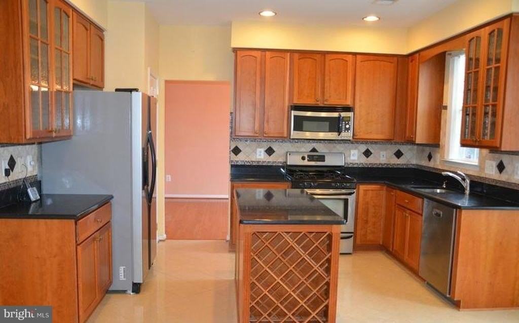 21323 Village Green Cir - Photo 3 of 16
