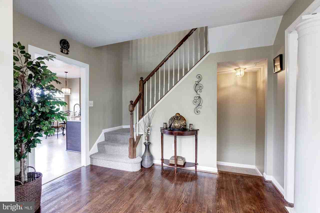 13724 Valley Oak Cir - Photo 5 of 39