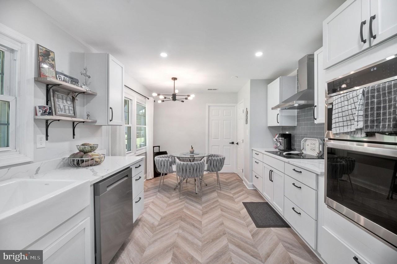 8812 Churchfield Ln - Photo 3 of 31