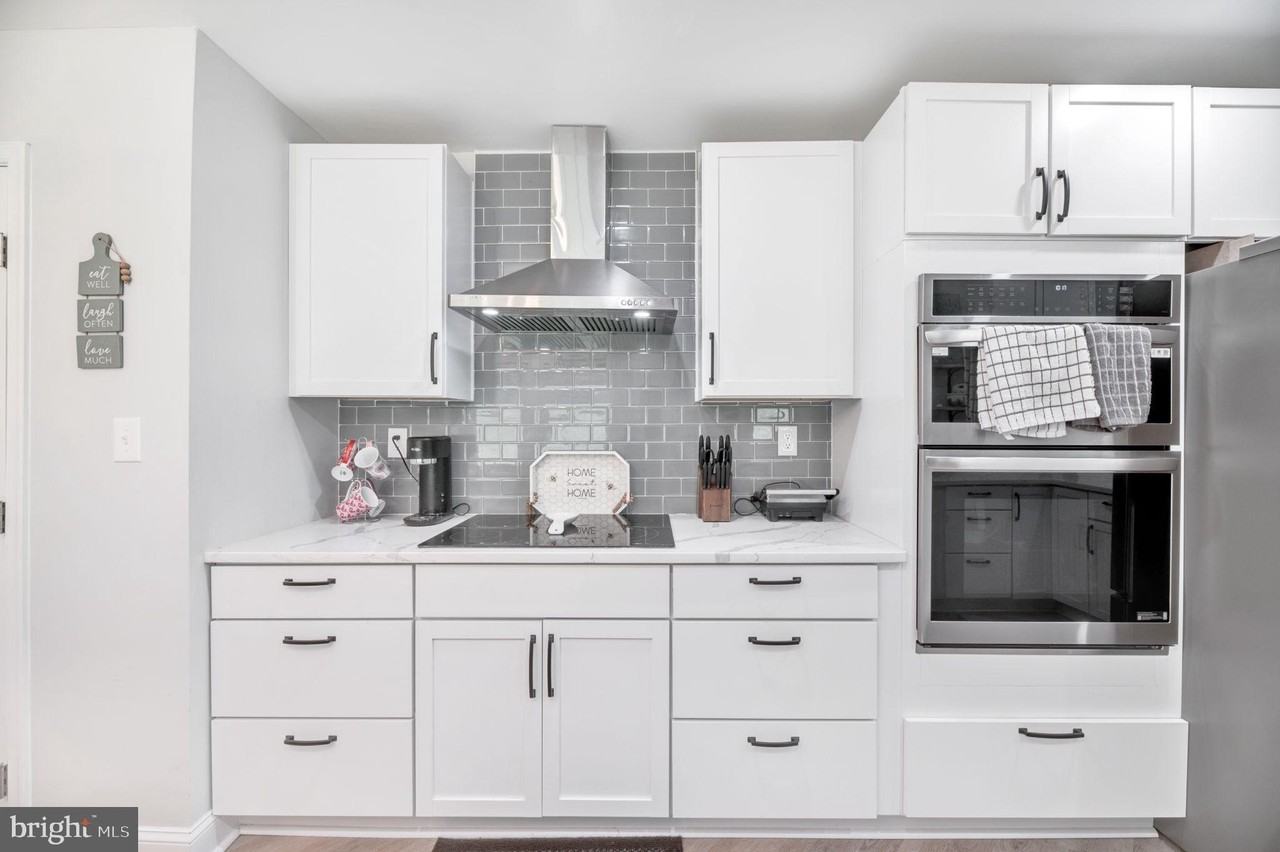8812 Churchfield Ln - Photo 4 of 31
