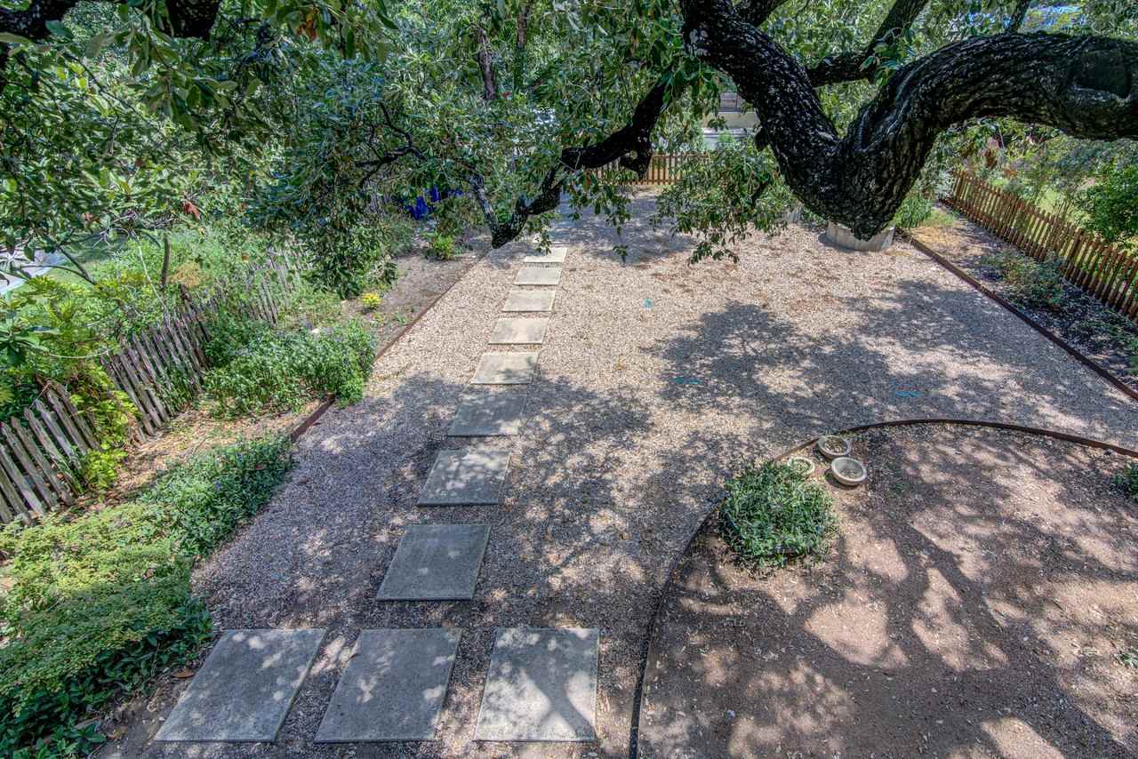 311 W Mary St #B - Photo 4 of 23