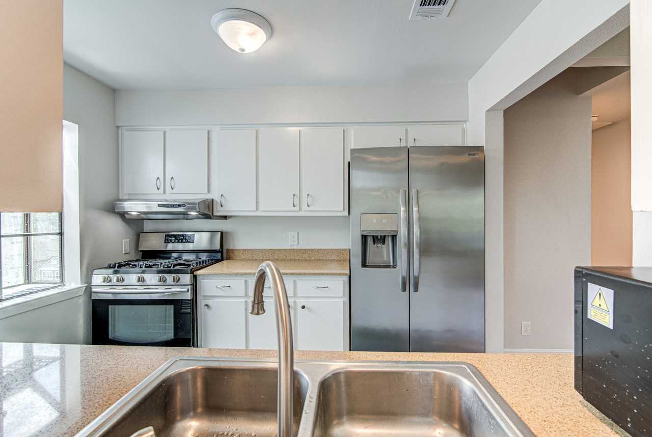 311 W Mary St #B - Photo 7 of 23