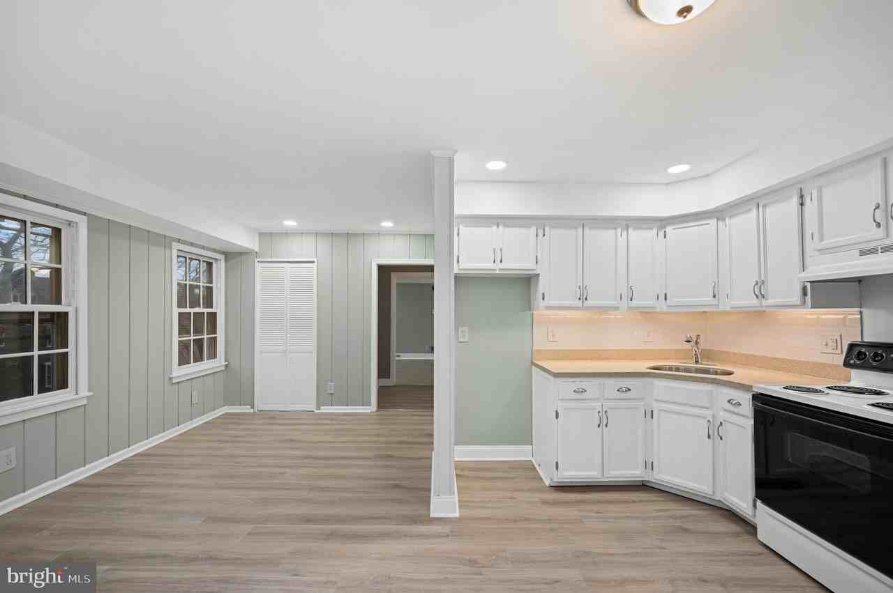 223 Kings Hwy E #3rdFL - Photo 2 of 9
