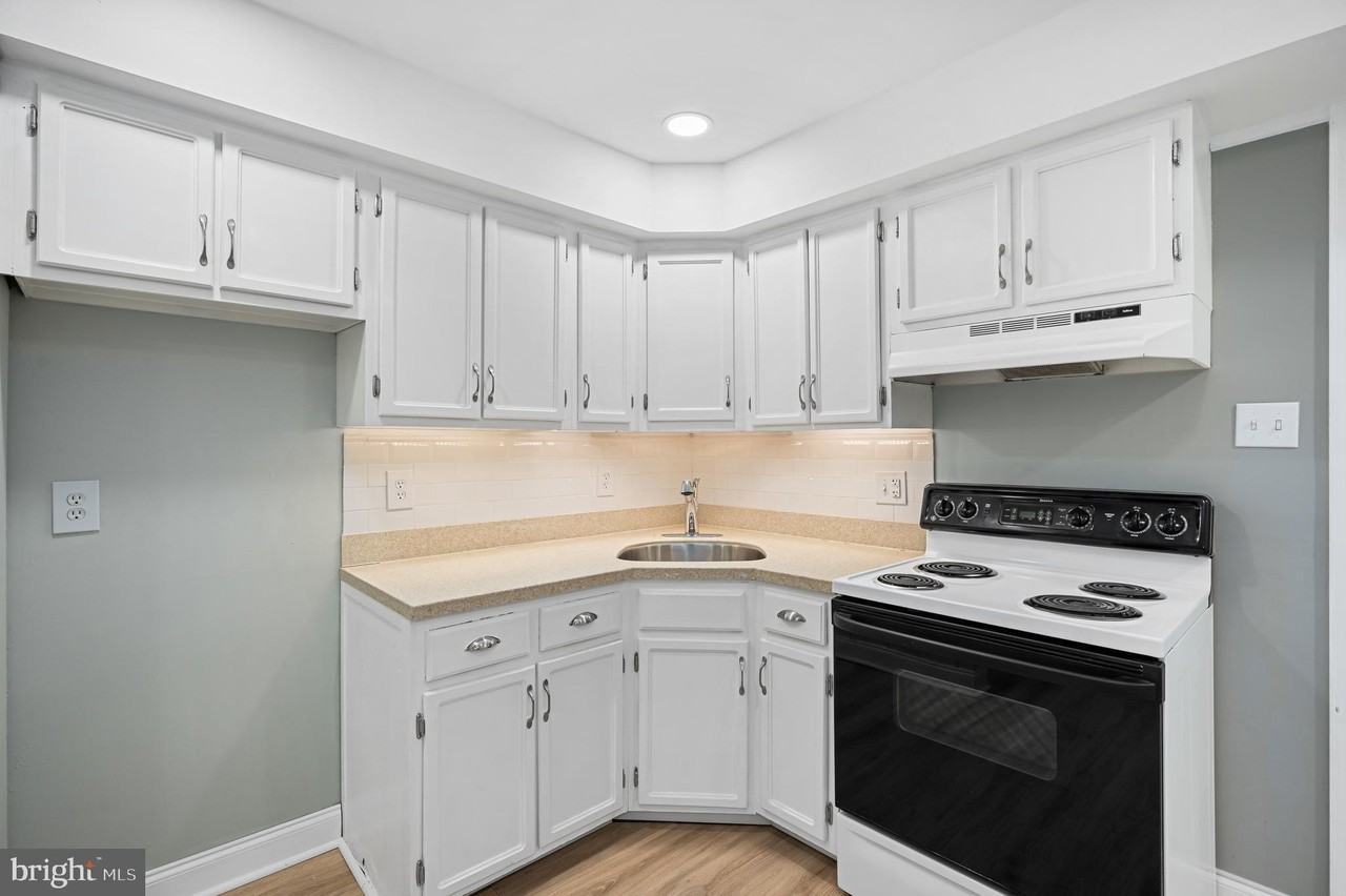 223 Kings Hwy E #3rdFL - Photo 3 of 9