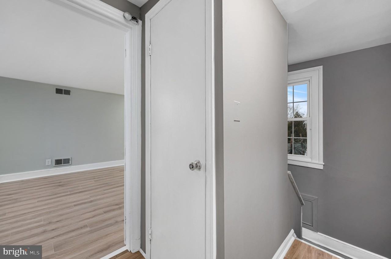 223 Kings Hwy E #3rdFL - Photo 6 of 9