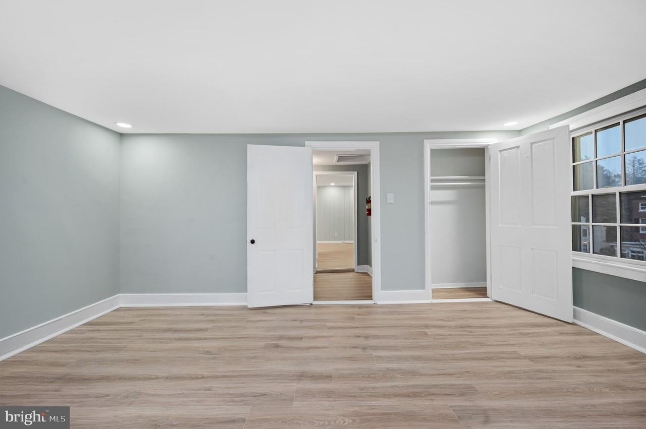 223 Kings Hwy E #3rdFL - Photo 7 of 9