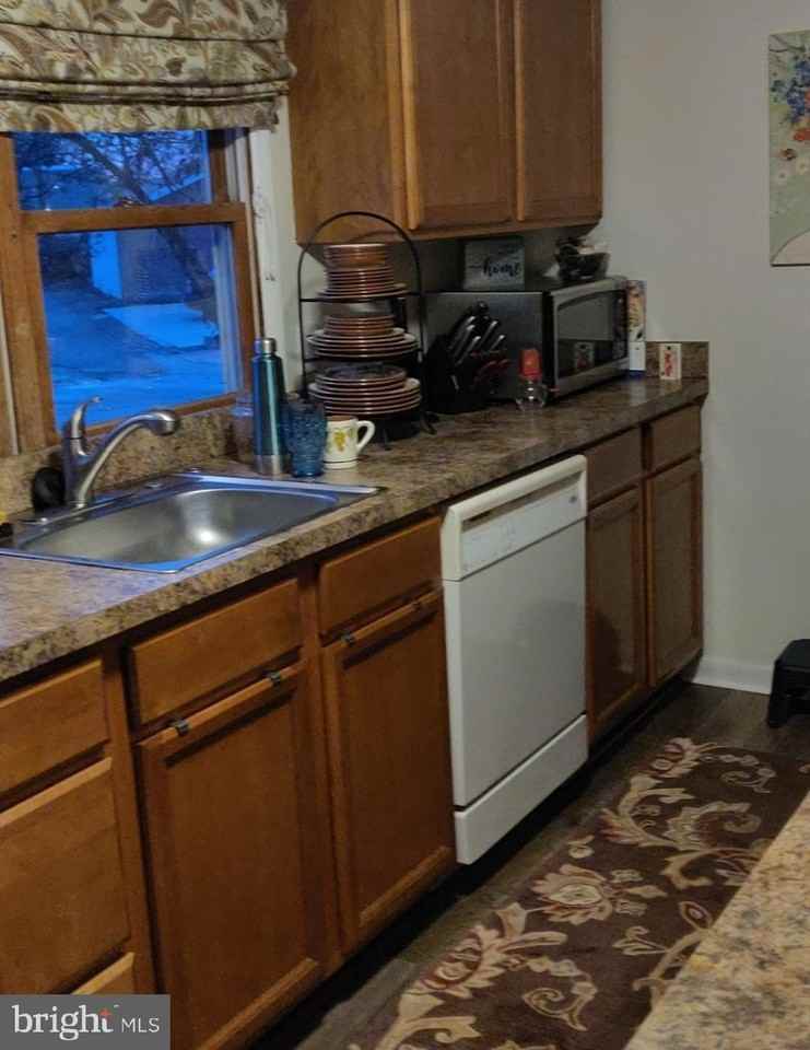 128 W High St - Photo 5 of 6
