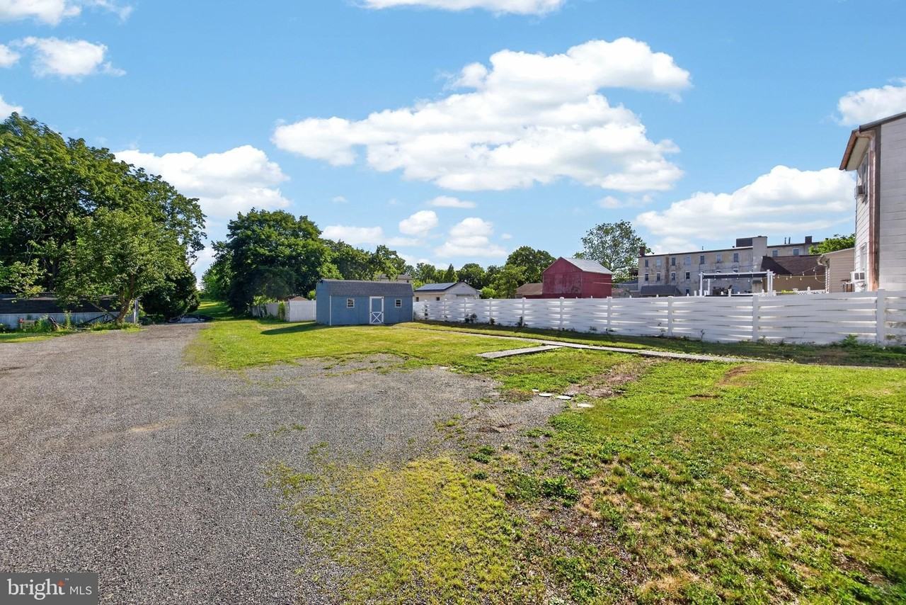 1219 E Philadelphia Ave - Photo 4 of 25