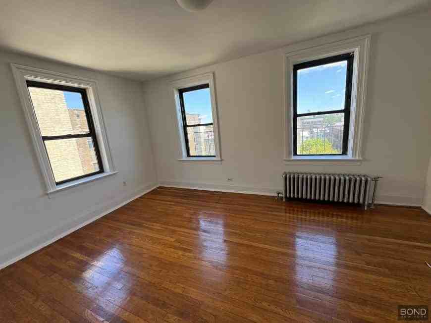 3215 35th St - Photo 2 of 5