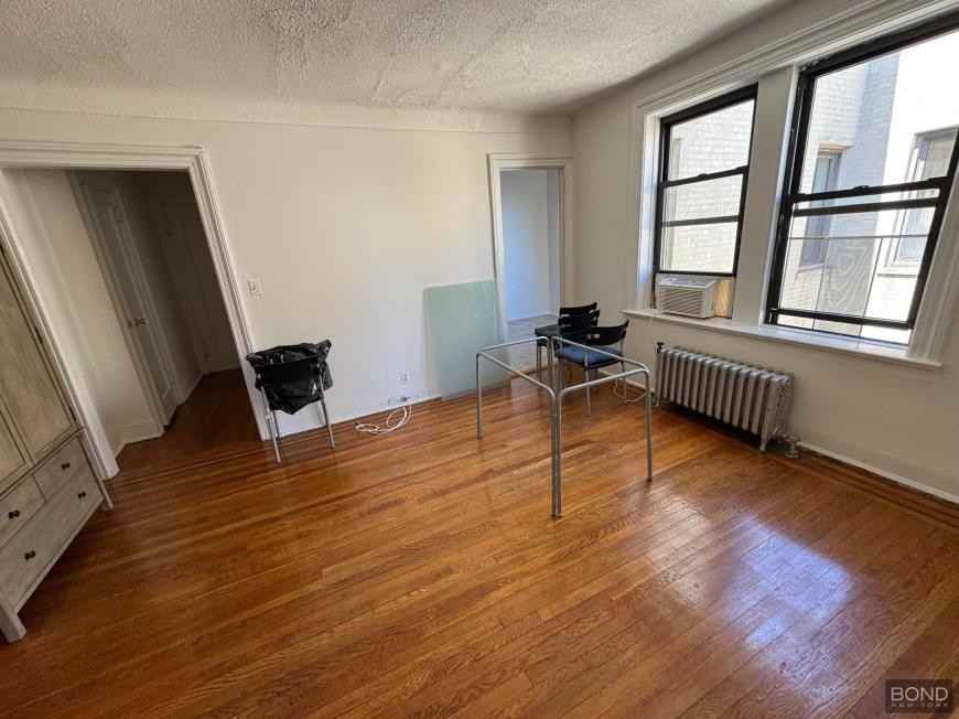 3215 35th St - Photo 3 of 5