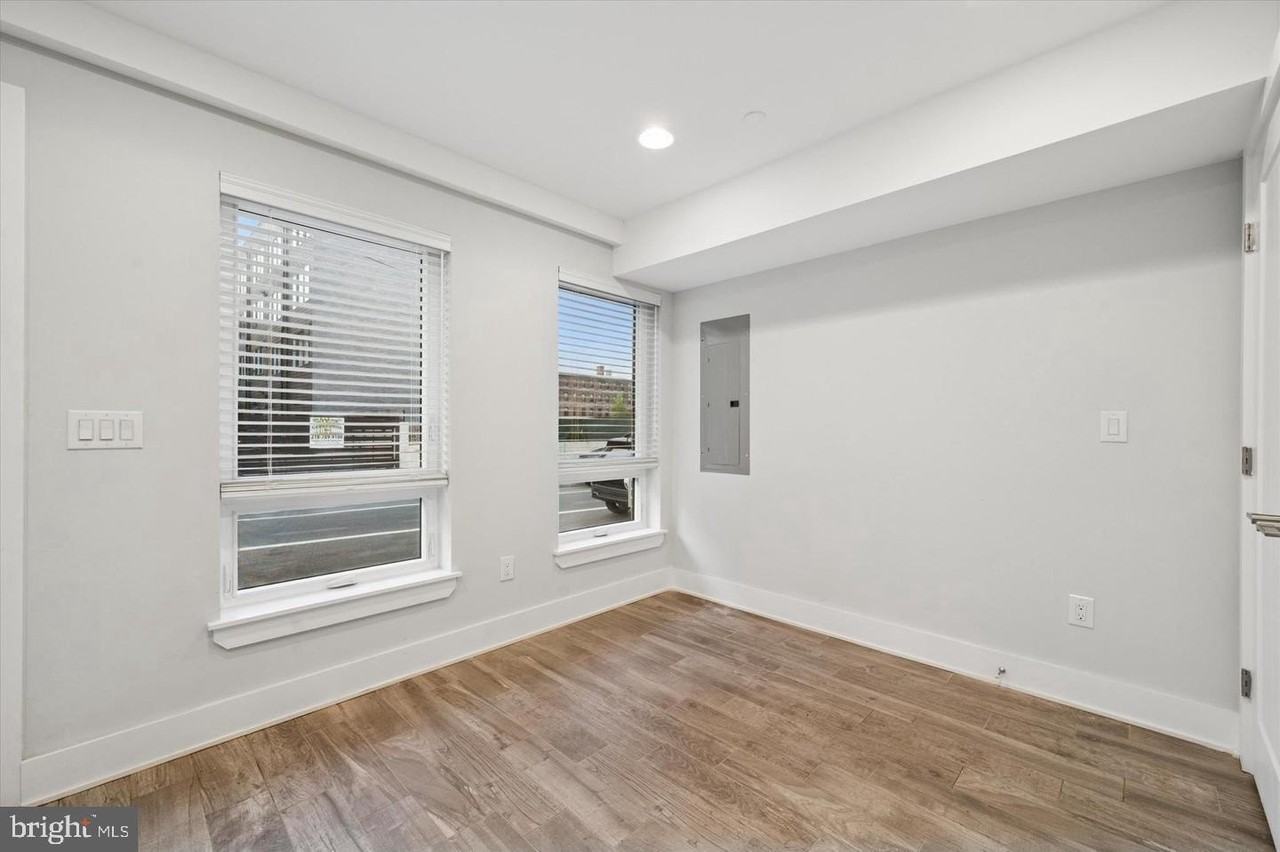 192 W Oxford St - Photo 3 of 15