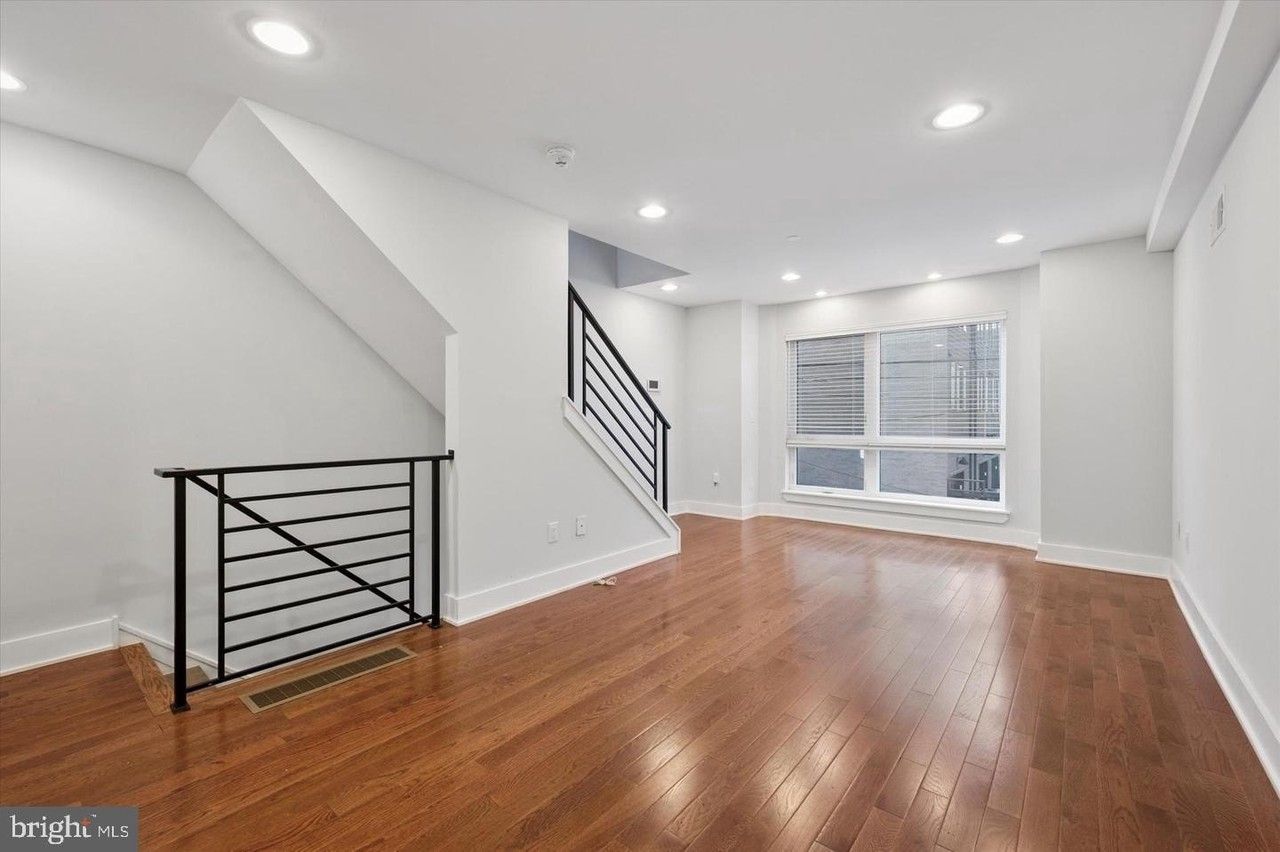 192 W Oxford St - Photo 4 of 15