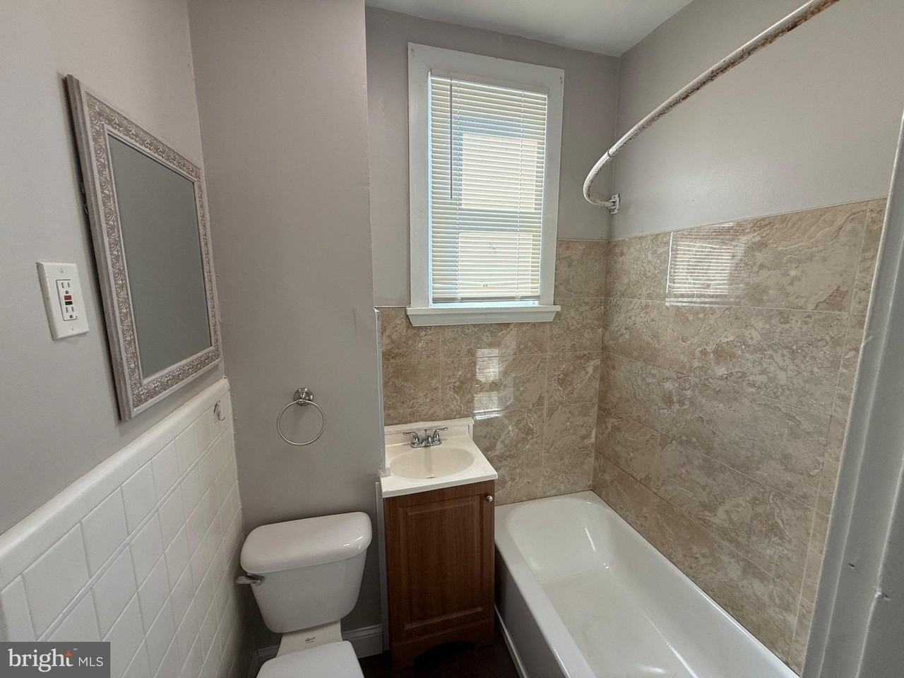 6402 Oxford Ave - Photo 7 of 10