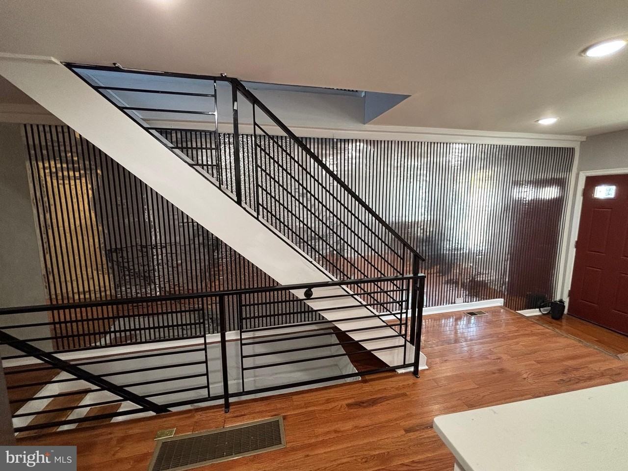 2231 Fernon St - Photo 4 of 26