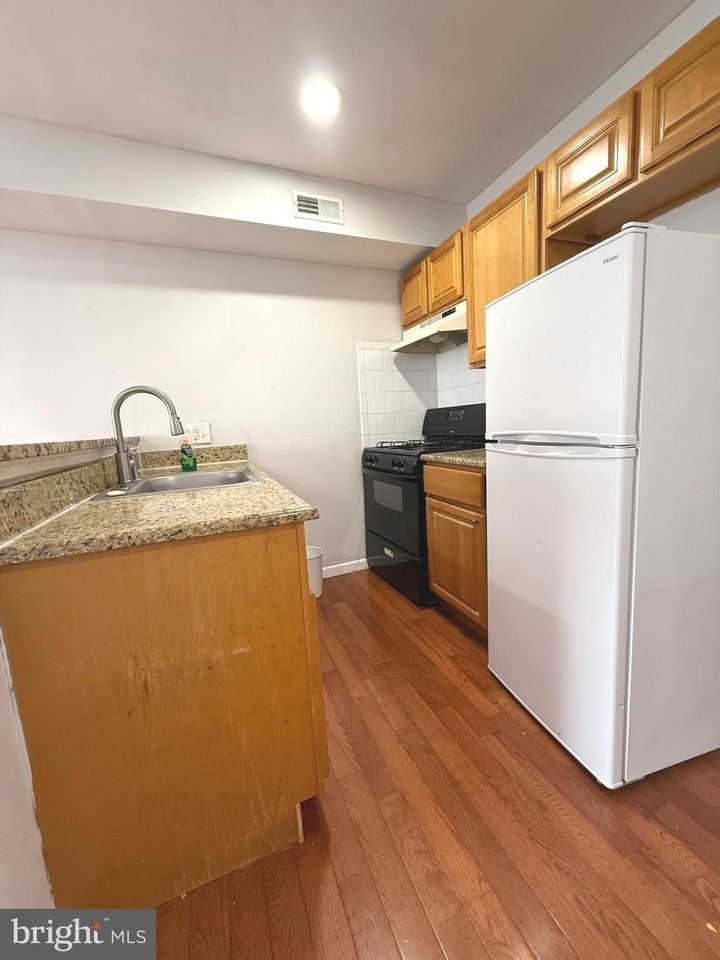 826 Washington Ave - Photo 3 of 8