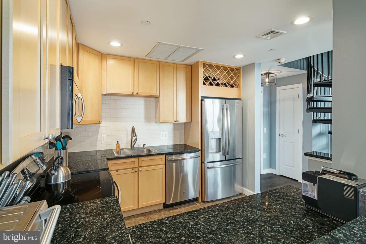 111 S 15th St #P306 - Photo 4 of 35