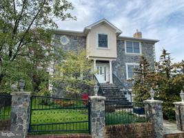 featured image of 2138 Patrick Henry Dr